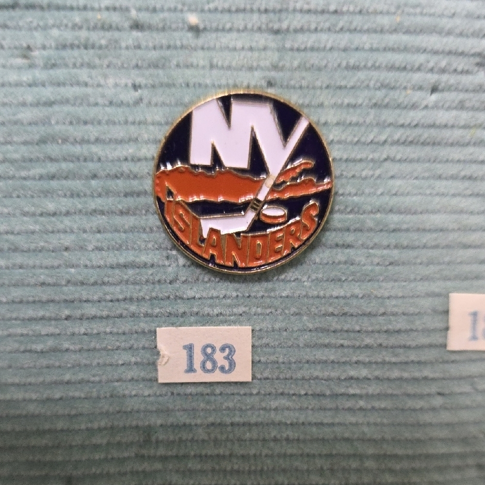 NY Islanders NHL Hockey Pin